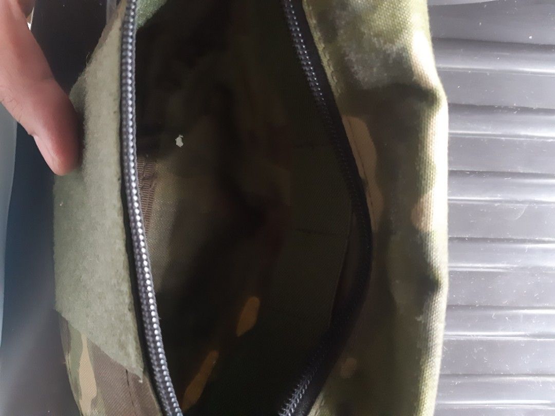 Emerson Dangler Pouch (Category: Belt bags, Clutches and Pouches) located in Quezon City. Submitted by fpam13 (Listing ID 1308019653, Image 2). Description: Emerson dangler pouch multicam tropic.