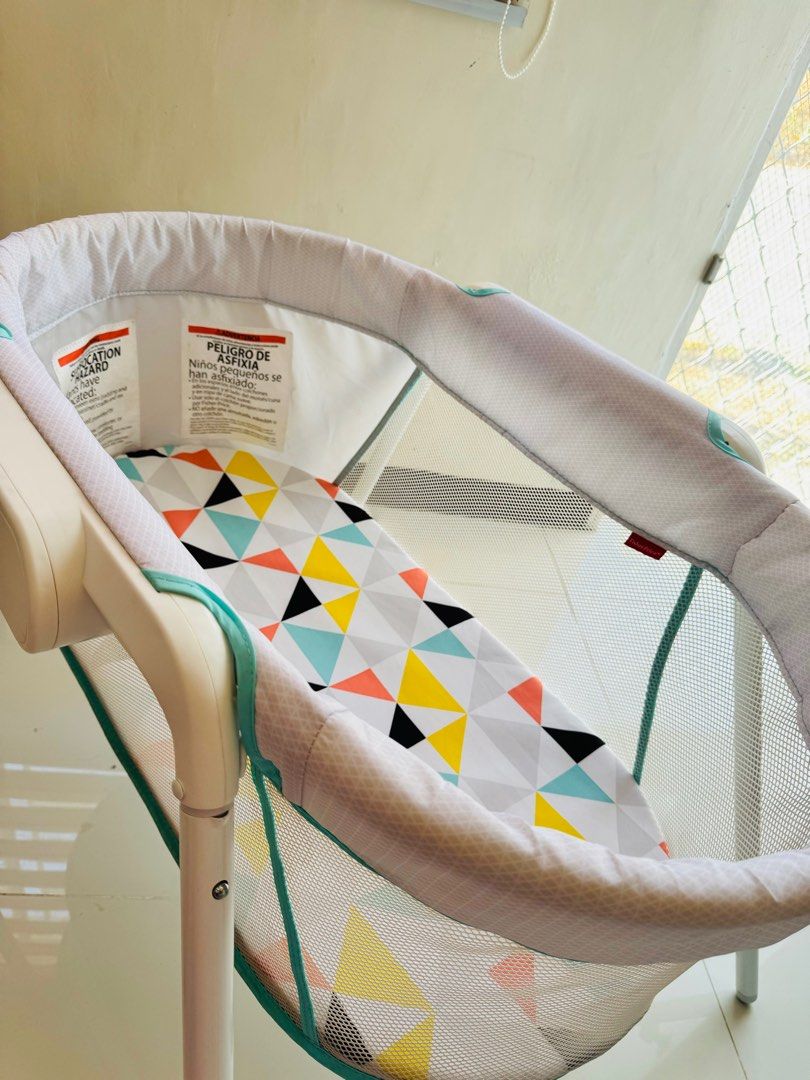 Fisher price stow n go bassinet mattress size clearance