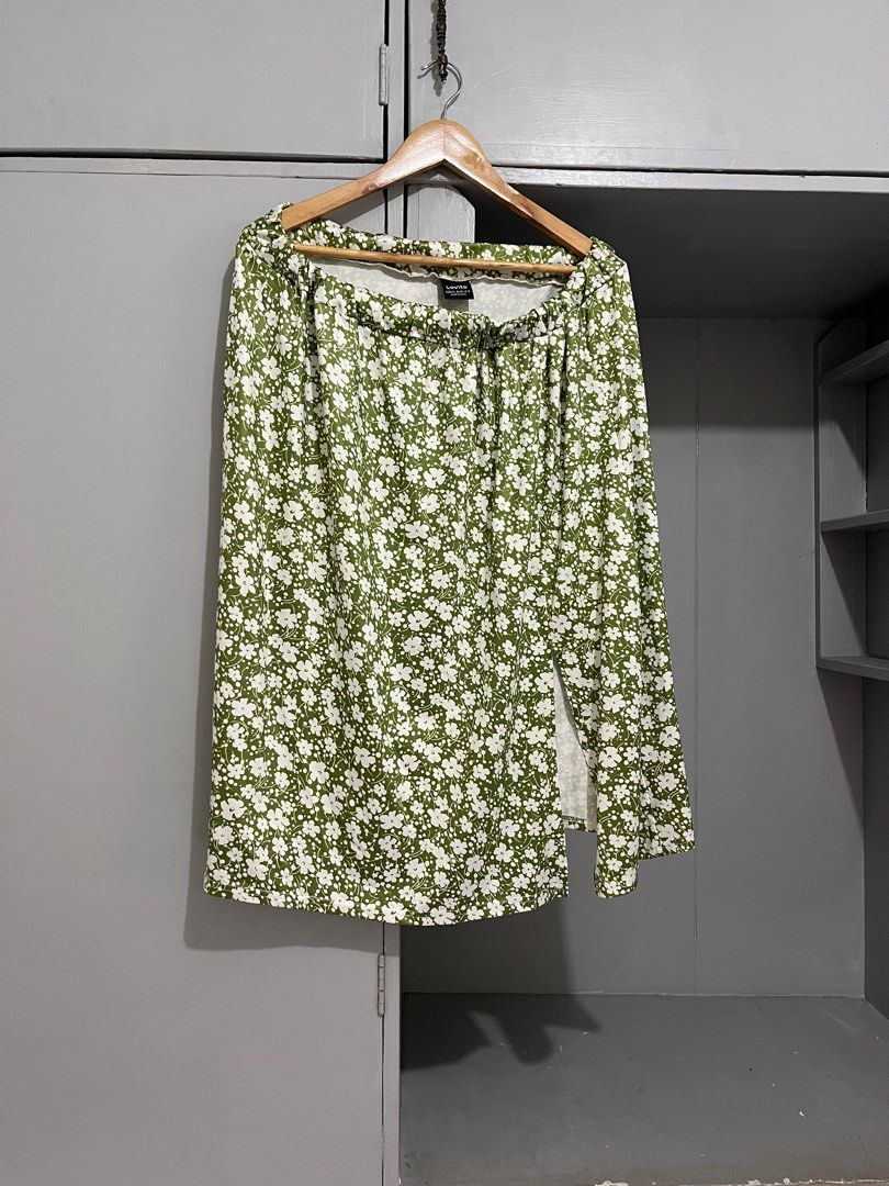 Green Floral Plus Size Skirt (Category: Skirts) located in Quezon City. Submitted by thriftelier (Listing ID 1308024831, Image 1). Description: .