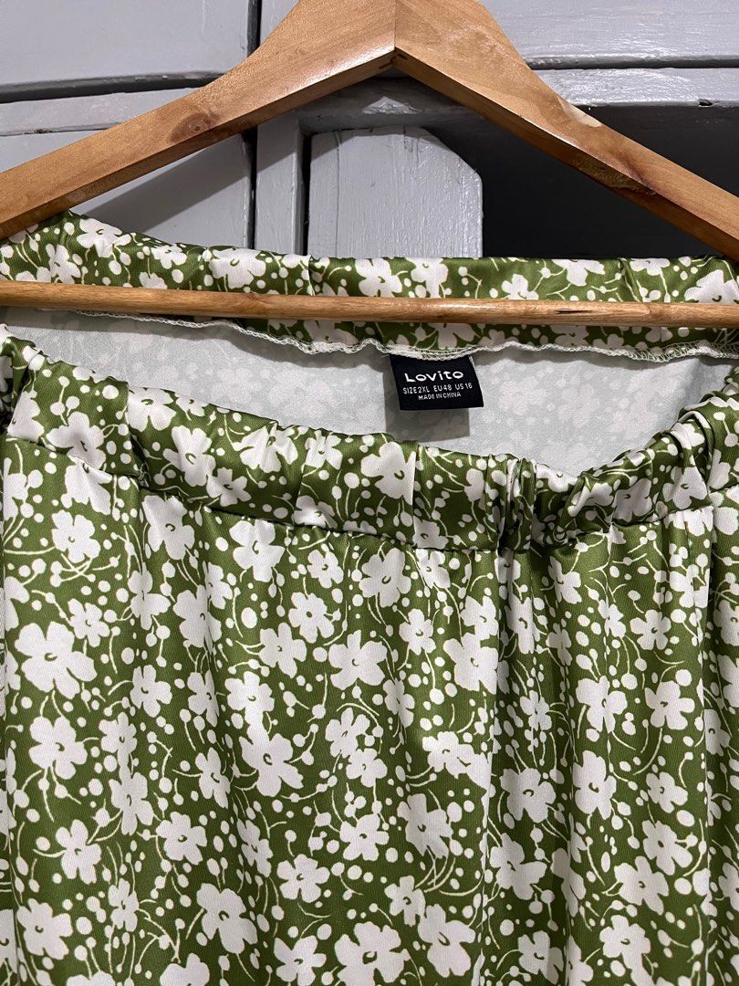 Green Floral Plus Size Skirt (Category: Skirts) located in Quezon City. Submitted by thriftelier (Listing ID 1308024831, Image 2). Description: .