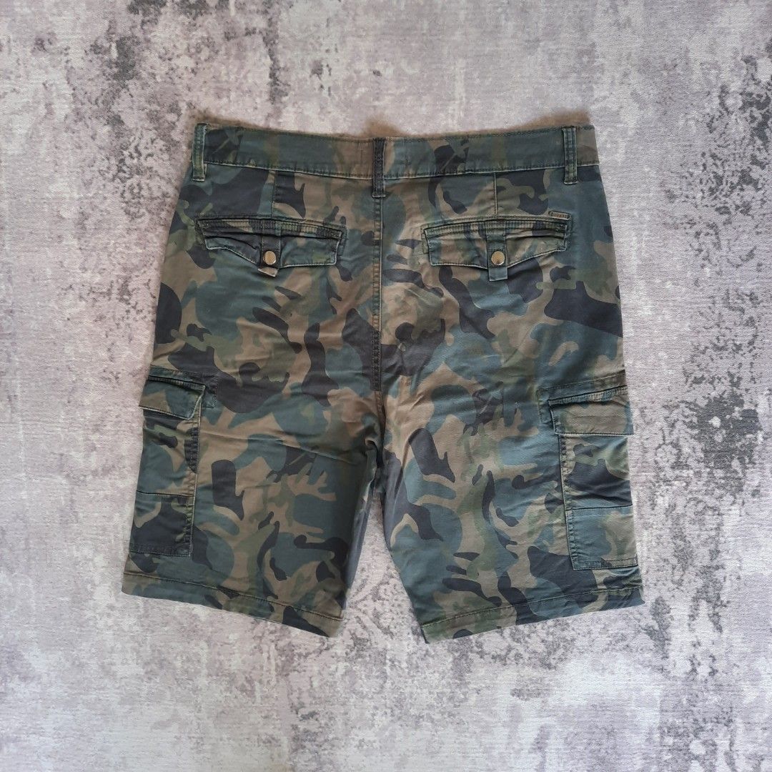 Guess camo shorts shop
