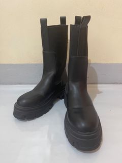 H&M chunky chelsea black leather boots size 38 women