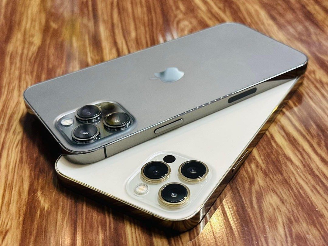 iPhone 12Promax 256gb (Category: iPhone 12 Series) located in Manila. Submitted by TekiCashGadgetsph (Listing ID 1307945531, Image 1). Description: (FU) Open-line, any sim working (worldwide) - Guaranteed original iPhone not fake/copy accessories with box Secondhand Good as new not abused! Presentable •Original Lcd • no issue hidden issues • clean apple id / iCloud id • Good batthealth • Good cam front/back • Good Performance • Good face id • Goo