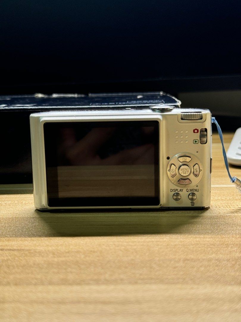 Lumix FX30 Leica Digital Camera (Category: Cameras) located in Valenzuela. Submitted by kimposarah (Listing ID 1307976467, Image 3). Description: Working well. Battery lasts for days. Includes box and Lumix charger. Rarely used because I mainly use my phone’s camera. Japanese language. Feel free to DM!.