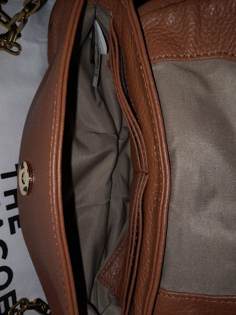 Mark Jacobs Clutch/Wallet/Sling Bag (Category: Luxury Bags & Wallets) located in Quezon City. Submitted by lalaine.r (Listing ID 1307988785, Image 3). Description: 💯 original like new small size clutch or sling bag chain and leather strap genuine leather.