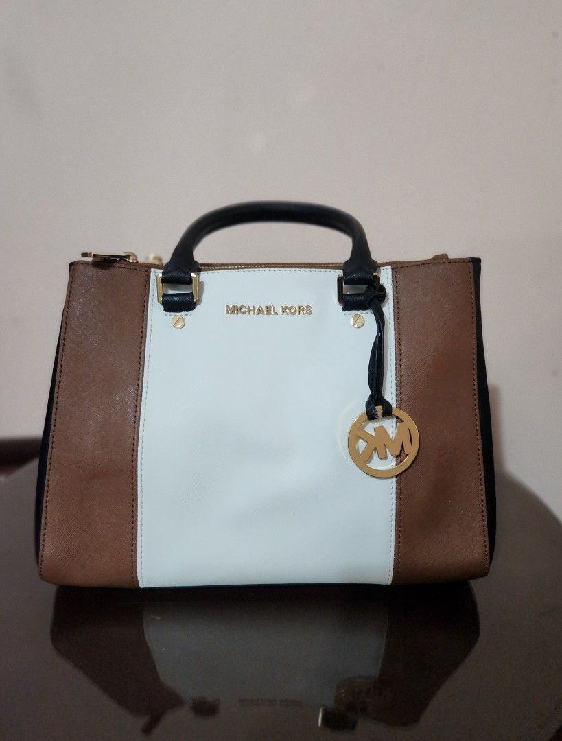 MK handbag (Category: Shoulder Bags) located in Manila. Submitted by localstyles (Listing ID 1308036796, Image 1). Description: decluttering items.