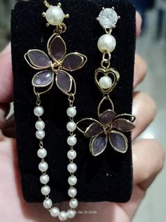 Needle asymmetric pearl flower tassel earrings