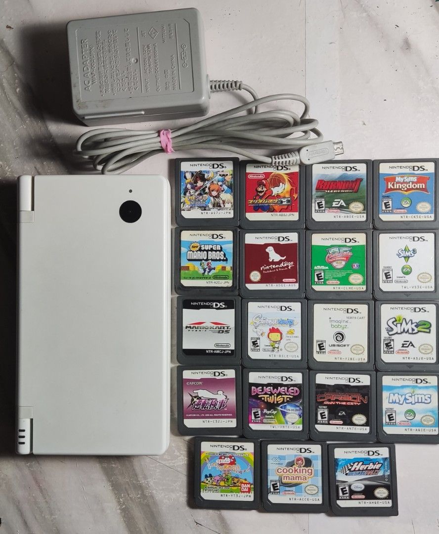 Nintendo DS ニンテンドー DSI WHITE ドラクエⅨ＆Ⅺ付き Nintendo DS ニンテンドー DSI WHITE ドラクエⅨ＆Ⅺ付き
