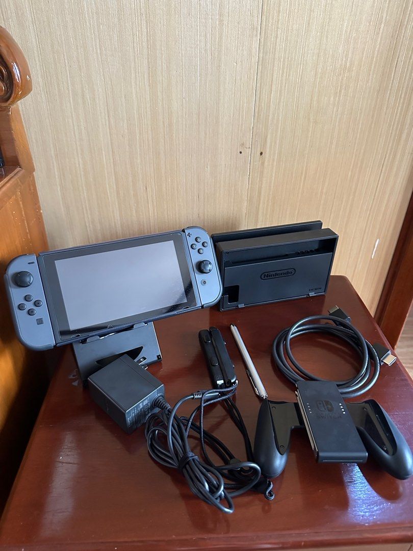 Nintendo Switch Console with Grey Joycon (Category: Nintendo) located in Quezon City. Submitted by yanncardy-72879 (Listing ID 1307983842, Image 2). Description: 📌Includes: Dust-proof kit & tempered glass screen protector for Nintendo switch Packing Included:1*Tempered Glass Screen Protector + 1* dust proof kit + 1* Wet wipes + 1* dry wipes NSW Overcooked! + Overcooked! 2 (US) NSW Cooking Mama Cookstar (US) 📌Reason for selling: I don’t use it. 