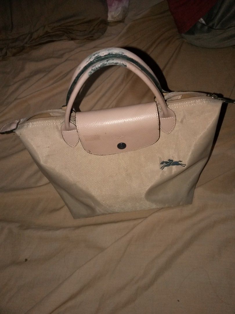 orig longchamp mini (Category: Luxury Bags & Wallets) located in Baguio. Submitted by castroanna41228 (Listing ID 1308130098, Image 1). Description: needs cleaning.