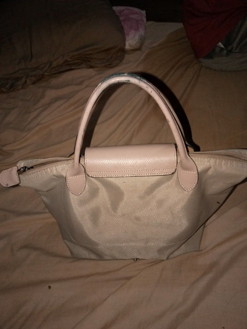 orig longchamp mini (Category: Luxury Bags & Wallets) located in Baguio. Submitted by castroanna41228 (Listing ID 1308130098, Image 2). Description: needs cleaning.