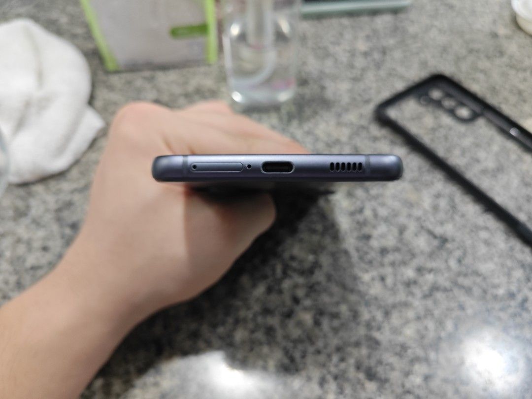 Samsung S21 fe 5g 256GB (No box) (Category: Samsung) located in Quezon City. Submitted by tommychristian (Listing ID 1307980006, Image 3). Description: Well-used Samsung S21 FE 5G with 256GB storage. Has visible dents on sides but in good working condition. Ideal for daily use with fast 5G connectivity. Lowest asking price 5k. Doesn't include a box. Negotiable Mode of payment: cash or gcash only.