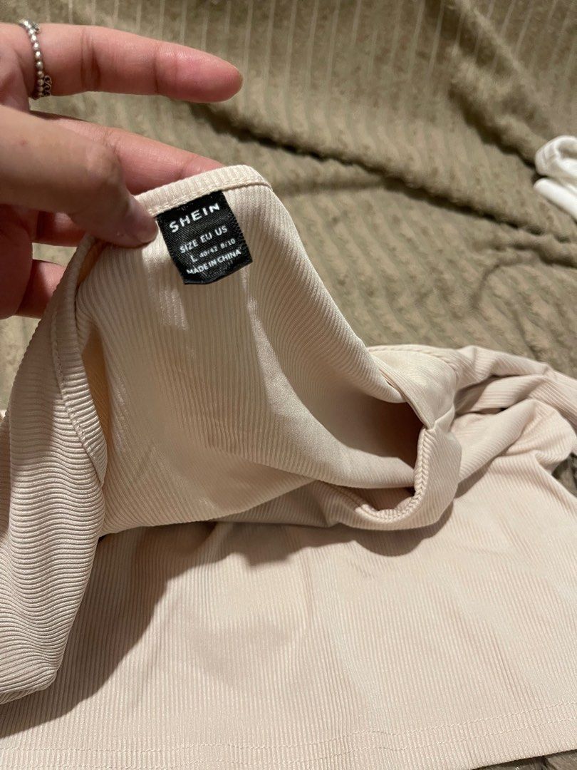 Shein Longsleeves (Category: Longsleeves) located in Pasig City. Submitted by basicallyb (Listing ID 1307953662, Image 2). Description: Bnew never used washed lang.