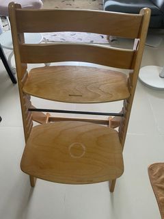 Strokke like wooden high chair Japan