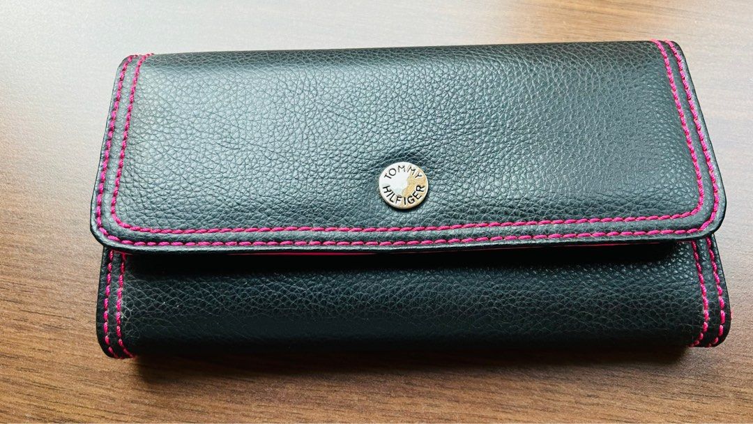 TOMMY HILFIGER Butterfly Clutch Women s Fashion Bags Wallets Wallets Card Holders on Carousell