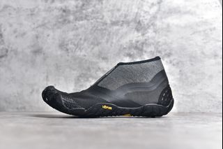 (Category: ) located in . Submitted by Outlet.Sneakers (Listing ID 1308077056, Image 1). Description: .