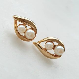 Vintage Unsigned Gold Tone Earrings