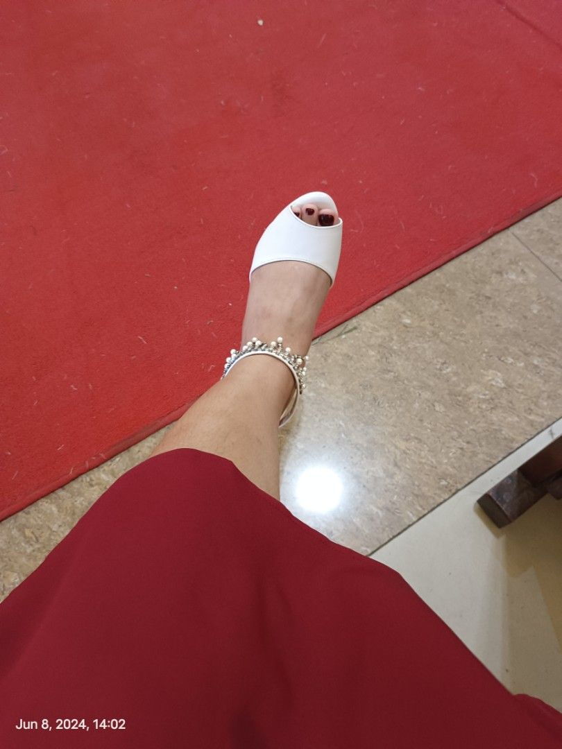 Wedding Sandals (Category: Sandals) located in Mandaluyong City. Submitted by zeus2021 (Listing ID 1308046056, Image 2). Description: used for less than an hour for photoshoots only..
