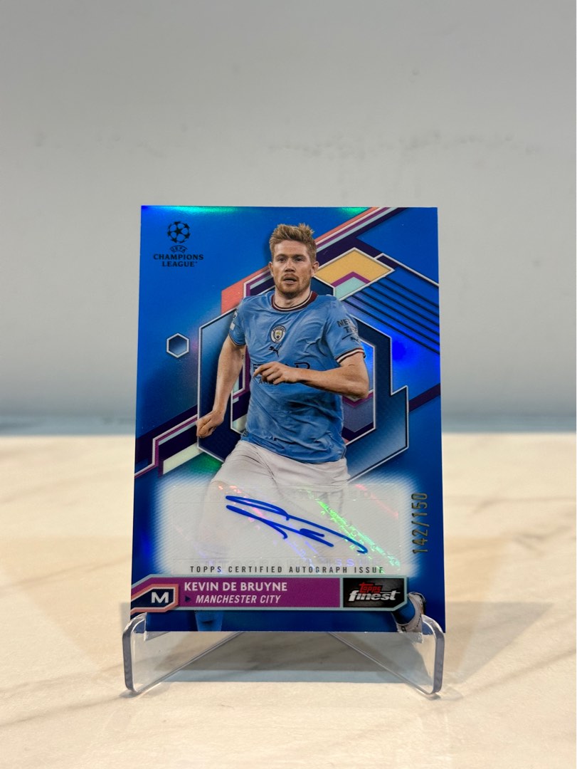 2022-23 Topps Finest UEFA Club Competitions - Autographs - Blue Refractor  #A-KD - Kevin De Bruyne /150