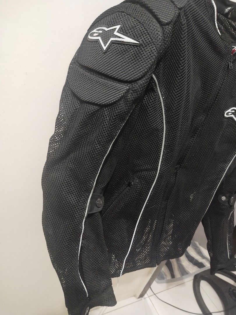 Alpinestars riding jacket (Category: Coats, Jackets and Outerwear) located in Carmona. Submitted by junibelsshop (Listing ID 1308155651, Image 2). Description: 2 avail size M and L.