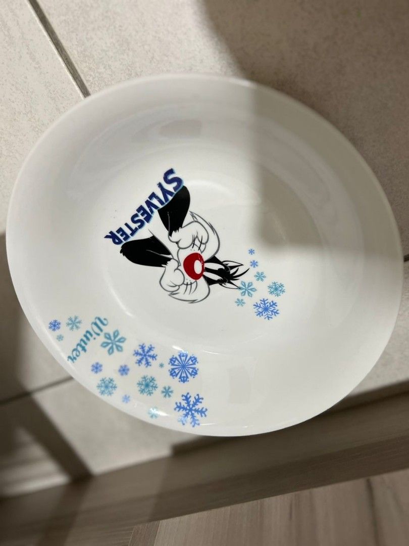Assorted plates (Category: Dinnerware & Cutlery) located in Seremban. Submitted by xiaomaye (Listing ID 1308239966, Image 3). Description: .