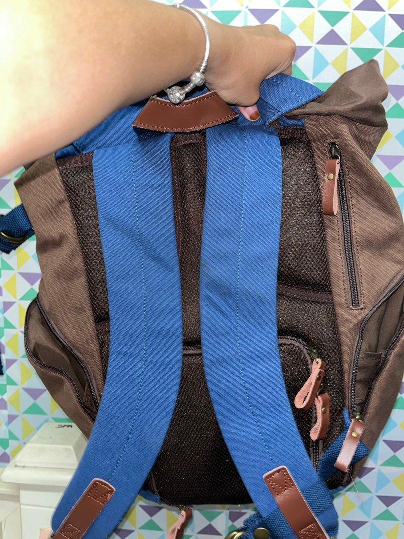 Backpack camera (Category: Backpacks) located in Kuala Lumpur. Submitted by prelovedmarisa (Listing ID 1308188565, Image 3). Description: Problem dia zip satu tercabut. Tapi tak nampak pun. Nanti saya boleh hantar gambar close up. .