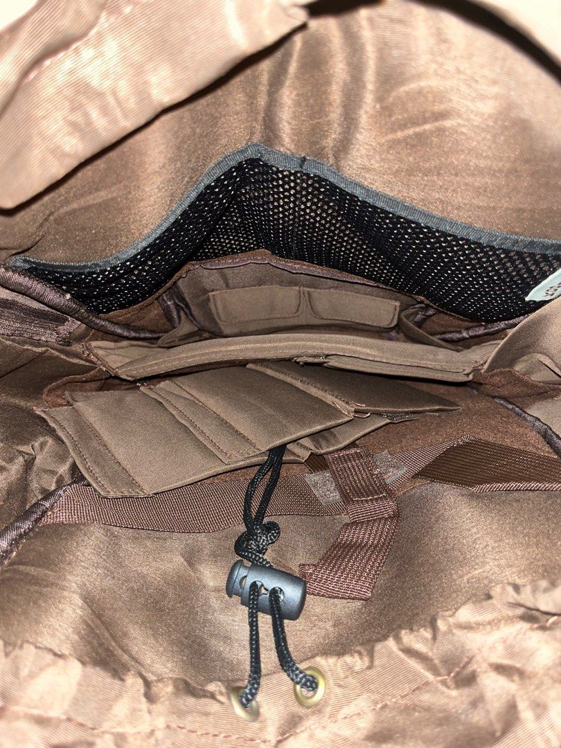 Backpack camera (Category: Backpacks) located in Kuala Lumpur. Submitted by prelovedmarisa (Listing ID 1308188565, Image 2). Description: Problem dia zip satu tercabut. Tapi tak nampak pun. Nanti saya boleh hantar gambar close up. .