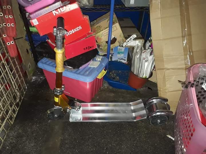Bike stroller and scooter (Category: Strollers) located in Las Pinas. Submitted by mommys_koleksyon011 (Listing ID 1308304686, Image 1). Description: 1200 each po bnew po.