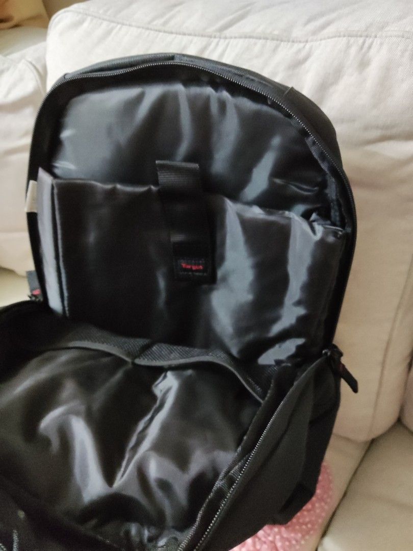 Brand New with Tag Targus Incognito Backpack Free Targus USB Mini Blue Trace Mouse