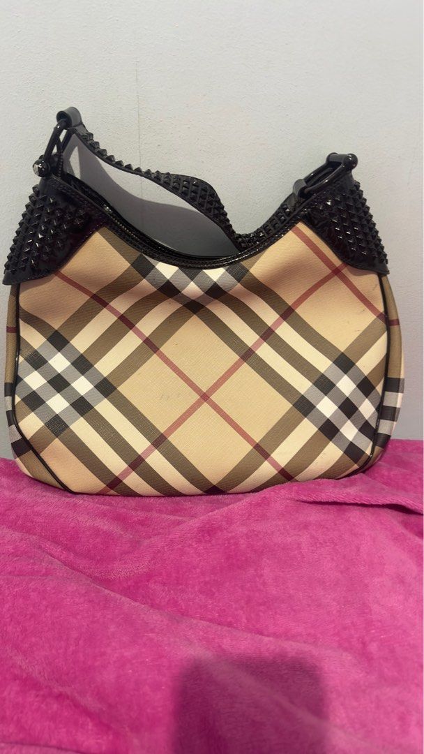 Burberry Nova Check Shoulder Bag (Category: Luxury Bags & Wallets) located in Quezon City. Submitted by kathysclosetph (Listing ID 1308243590, Image 1). Description: Burberry large hobo plaid bag with dustbag Payment via BPI/Gcash/Maya.