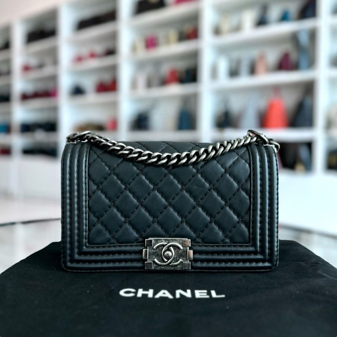 Chanel Le Boy muffig Old