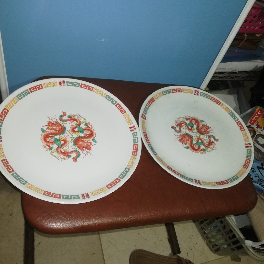 chinese pottery plates (Category: Dinnerware & Cutlery) located in Paranaque City. Submitted by 4thestate.surplusan (Listing ID 1308133421, Image 1). Description: 2pcs dragon design plates, 24cm. take 2 price. no issue.mop gcash. 09175640820.fourth estate paranaque.