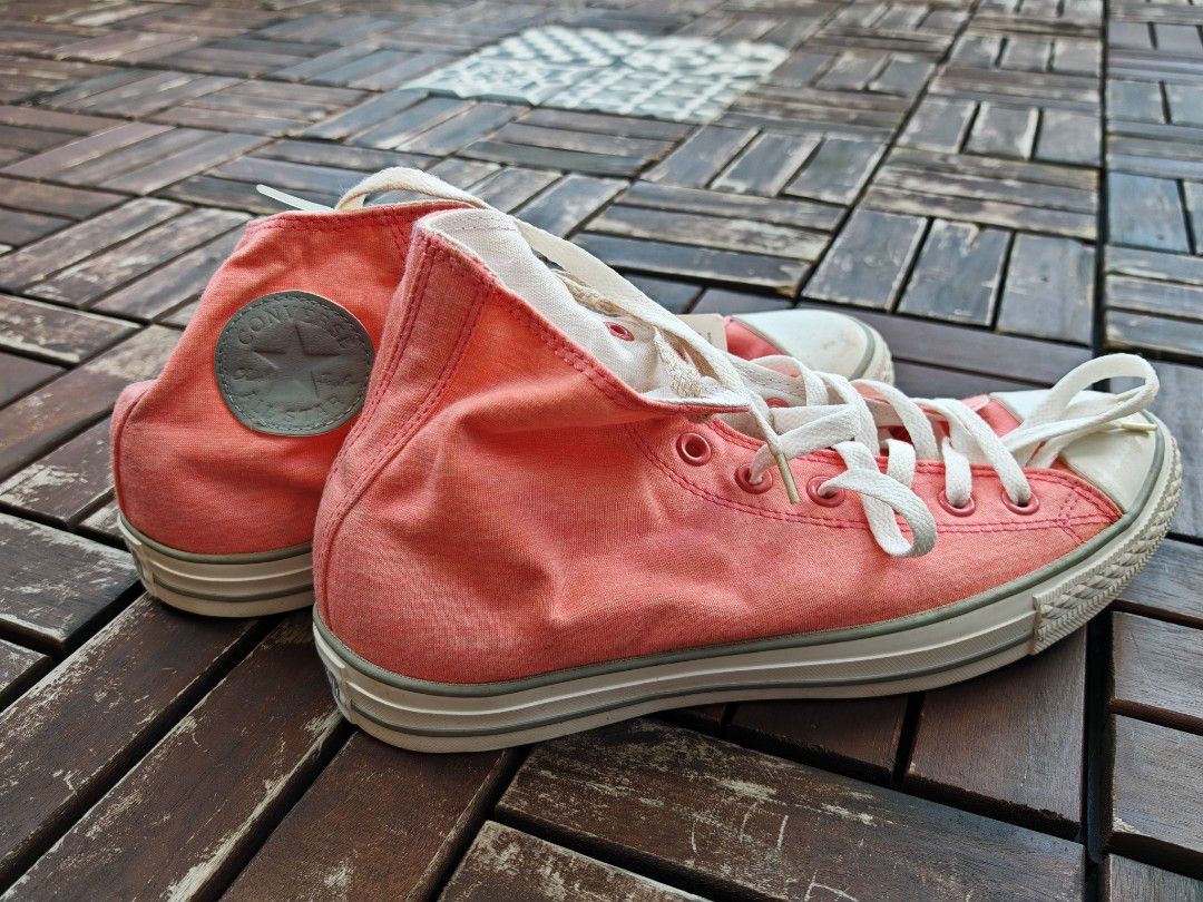 Faded red converse store
