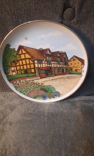 Deco plate ceramic 8" house gold lining