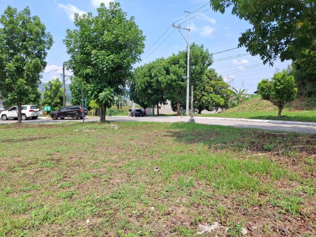 For Sale Rare Size and Prime Lot in Tivoli Royale, Q.C., Property, For