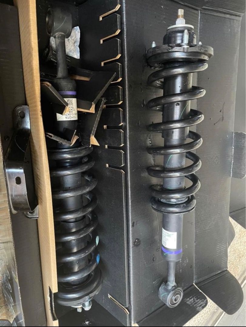 Hilux Conquest 2024..Suspension Stock Shock/Leaf Spring All Set., Car