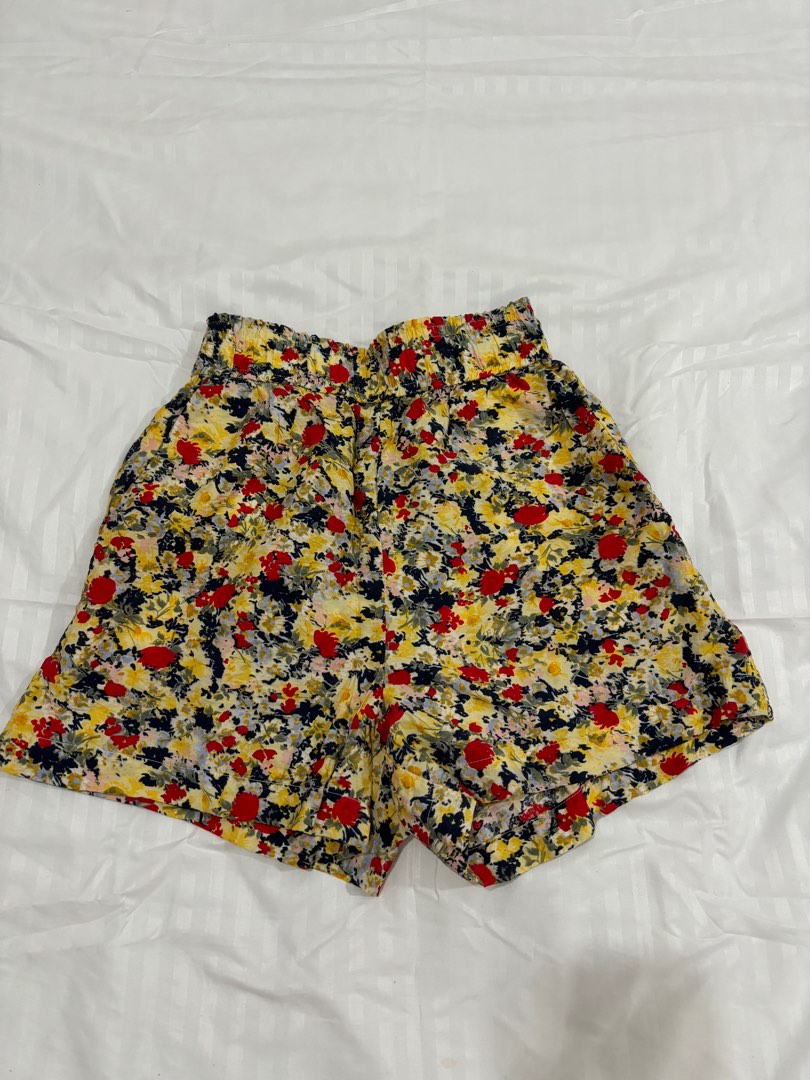 Flowy beach shorts hotsell
