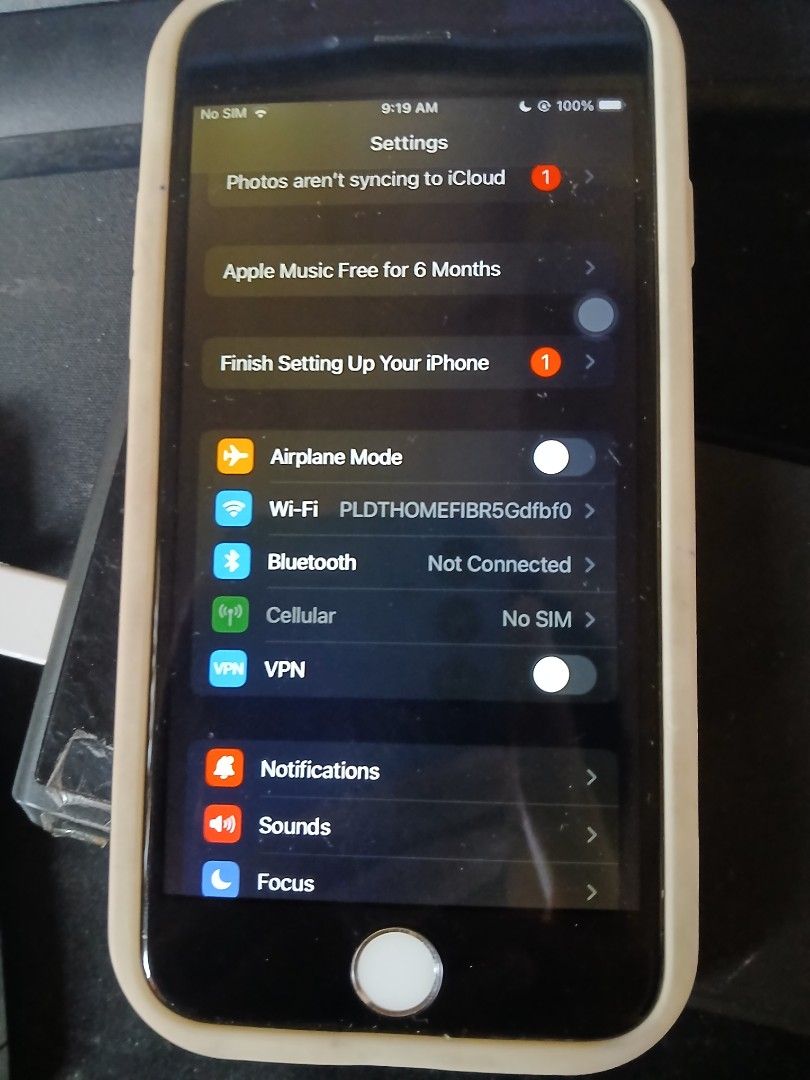 iPhone 4 and IPhone 6S (6S Sold) (Category: iPhone 6 Series) located in Quezon City. Submitted by silverfire_64ac42 (Listing ID 1308150819, Image 3). Description: iPhone 6S (64gb) (SOLD) The home button doesn't work, and for WiFi use only as if it's not openlined, but regardless of its issue, the phone is still usable for gaming and browsing, the camera still rocks. libre na yung case ( iPhone 4 Unknown issue, pwede ipang parts for repairs. Both 