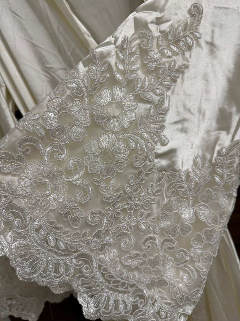 La Rosa Novia Bridal Robe (Category: Undergarments & Loungewear) located in Cainta. Submitted by maancachero (Listing ID 1308143826, Image 2). Description: .