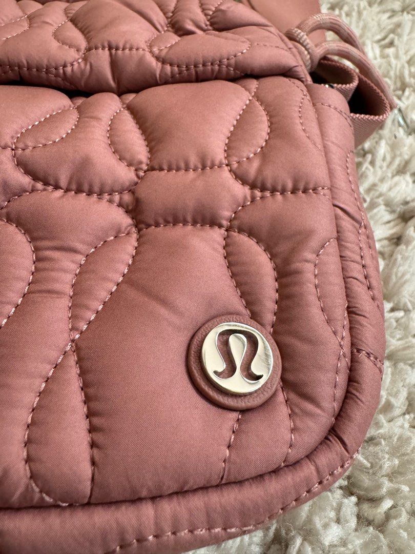 Lululemon (Category: Cross-body Bags) located in Manila. Submitted by pormada (Listing ID 1308147147, Image 3). Description: Lululemon cross-bodybag 100% authentic from USA Brandnew What you see is what you get RFS: not my style. Got it as a gift.