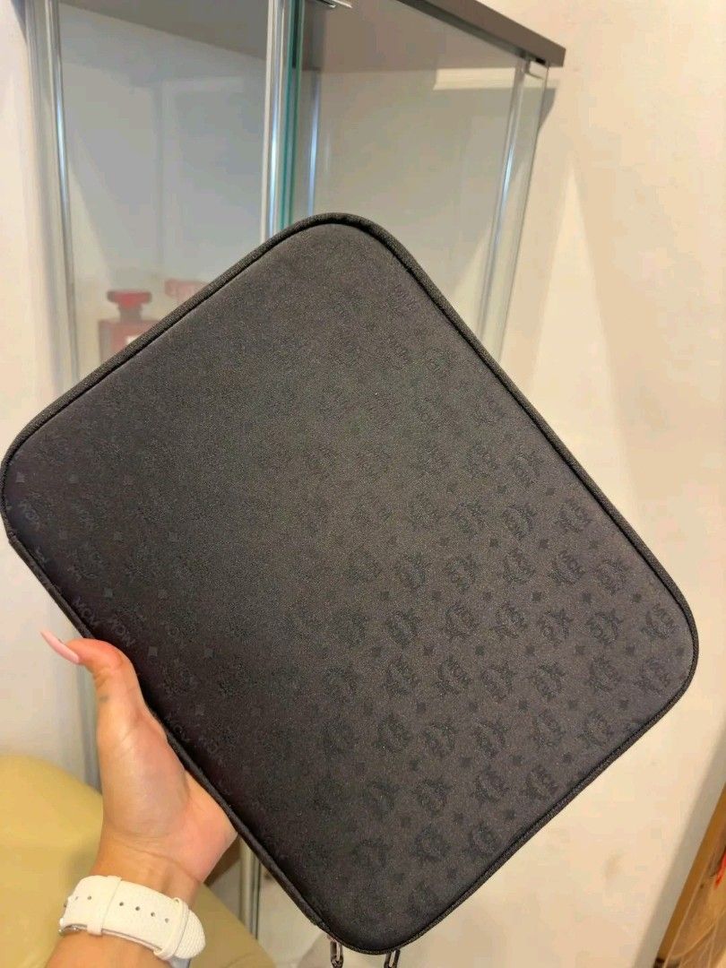 Mcm laptop bag 14" (Category: Luxury Bags & Wallets) located in Butuan. Submitted by jen_pre (Listing ID 1308244001, Image 2). Description: .