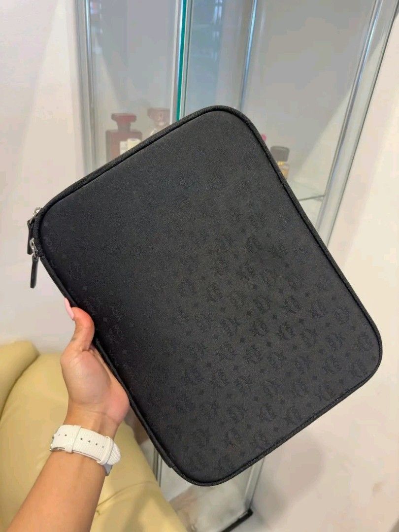Mcm laptop bag 14" (Category: Luxury Bags & Wallets) located in Butuan. Submitted by jen_pre (Listing ID 1308244001, Image 3). Description: .