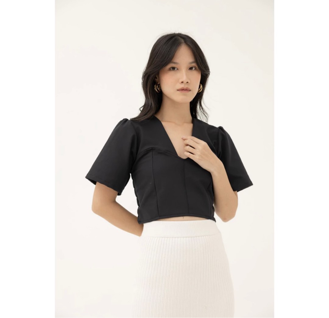 NEW Claryn the Label - Edhas Top in Black, Fesyen Wanita, Pakaian ...