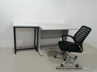 office freestanding table / office chairs