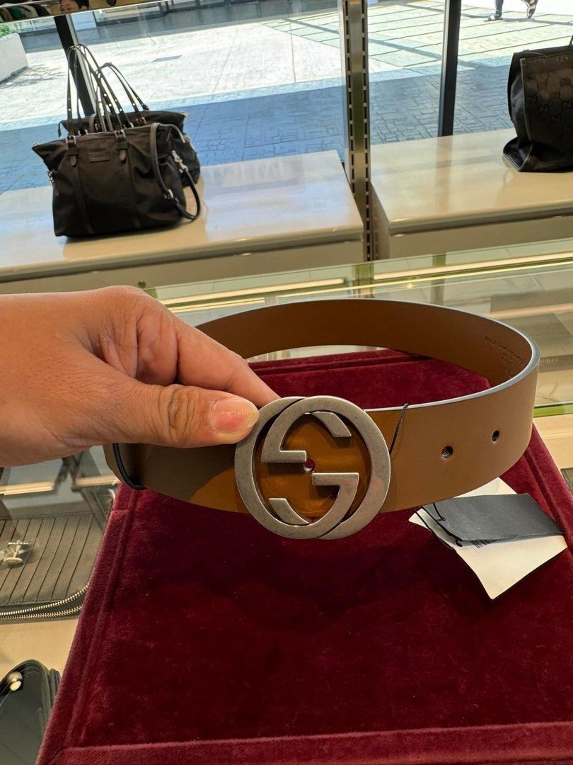 Gucci belt in hand deals