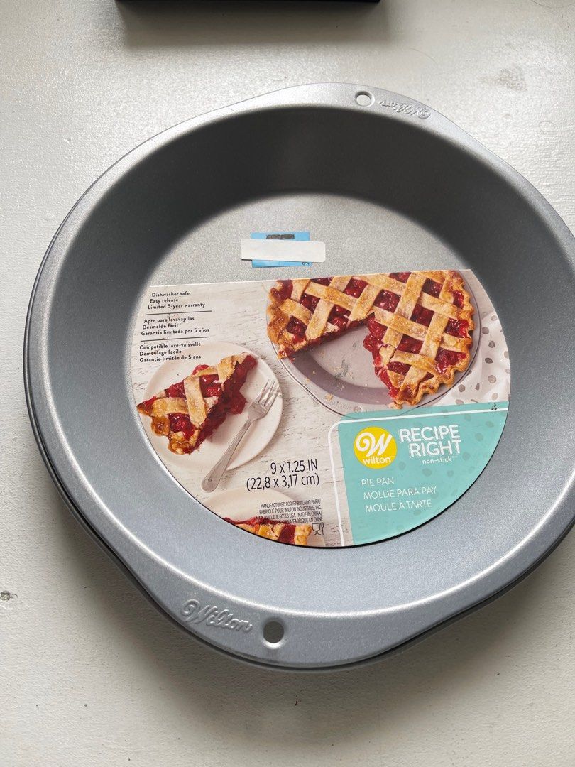 Pie Pan (Category: Bakeware) located in Mandaluyong City. Submitted by daisys.collection (Listing ID 1308164132, Image 1). Description: 9 X 1.25 in; dishwasher safe.