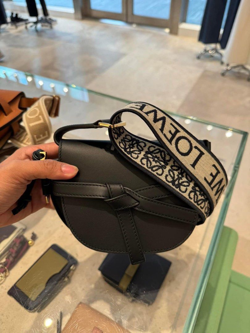 (Pre order) LOEWE Gate Bag MINI- Onyx Blue/Black/White/Sand (Category: Luxury Bags & Wallets) located in Manila. Submitted by issavee (Listing ID 1308243201, Image 2). Description: ₱123,500 CASH ₱128,500 if 50% dp 🔖 AUTHENTHIC 💯% 🛒 Pre-order from Japan ✔️50 % dp and 50% upon arrival ✈️ International free shipping 🚛 PH local shipping C/o costumer ✅ Shipping LBC / Lalamove 📩 Direct message us for any item you need, we will help you! 😍.
