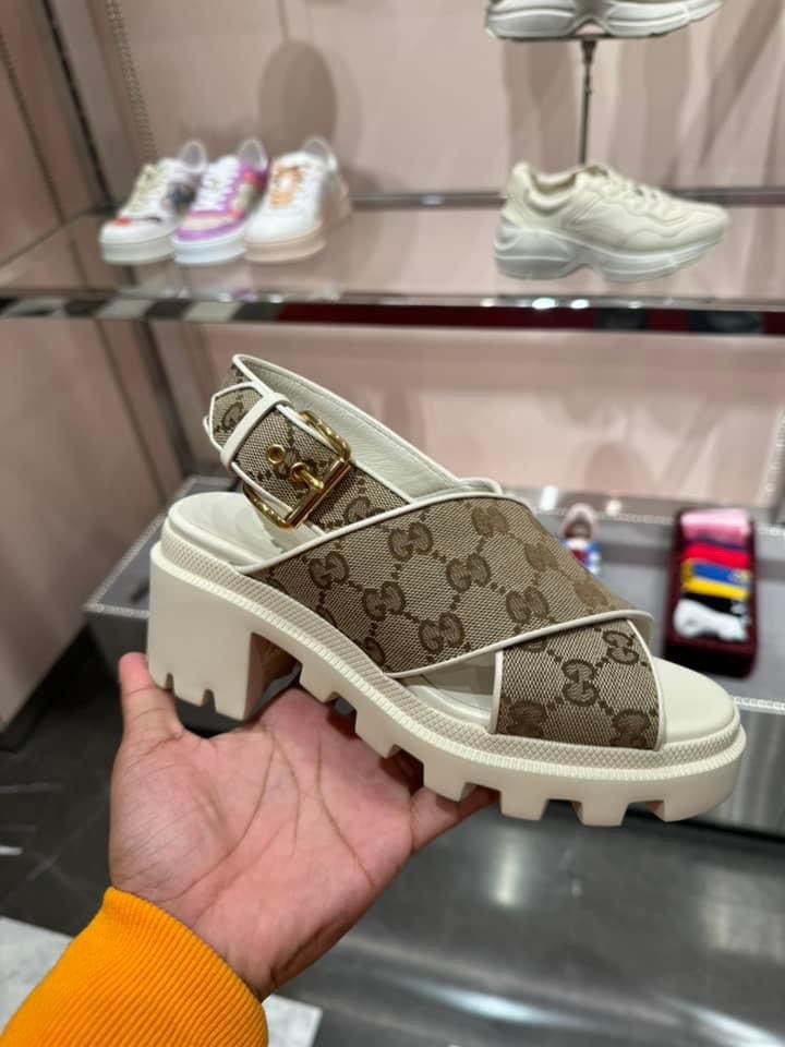 Gucci open toe sandals hotsell