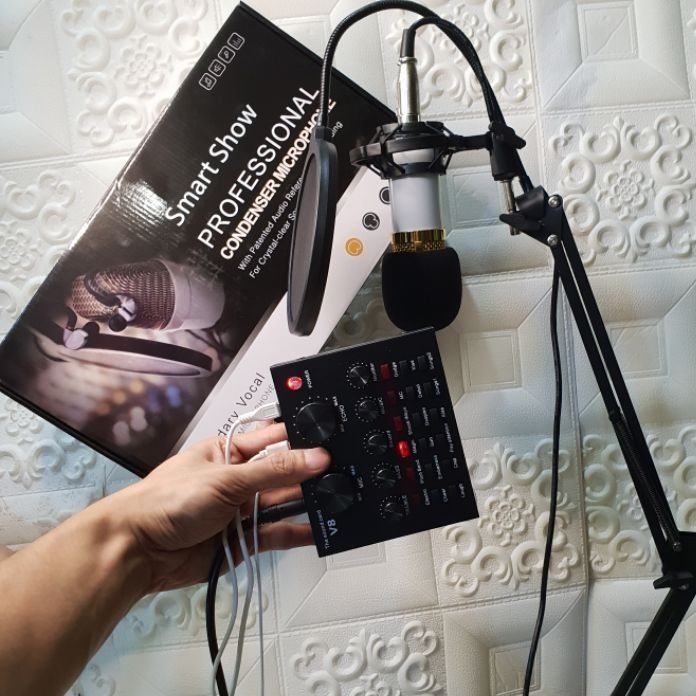 Professional Condenser Microphone Set" (Category: Microphones) located in Manila. Submitted by sphinx_shop (Listing ID 1308168466, Image 1). Description: .