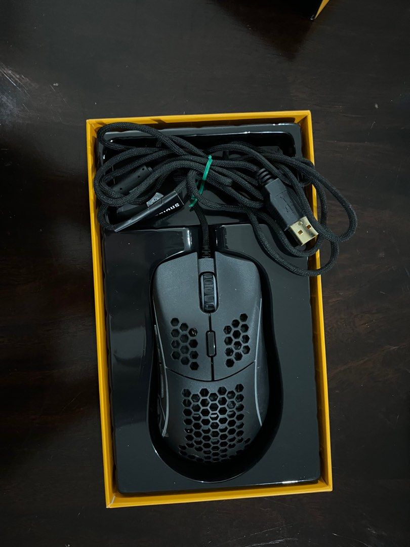 Selling Model D (Category: Mouse & Mousepads) located in Quezon City. Submitted by mymyap (Listing ID 1308255071, Image 2). Description: Reason for selling using Finalmouse Ultralight X Large.